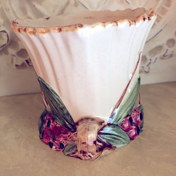 RARE McCoy USA VTG Art Pottery Fancy Lotus Leaf Red Berries Flower Pot CLEAN EXC - Picture 3 of 6